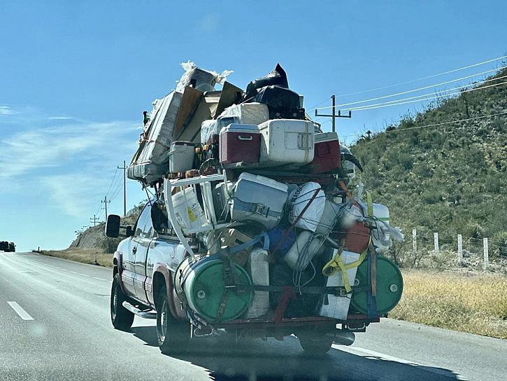 ASALTAN A CARAVANA DE MIGRANTES; SUJETOS LOS ATRACARON EN EL TRAMO FRESNILLO - ZACATECAS