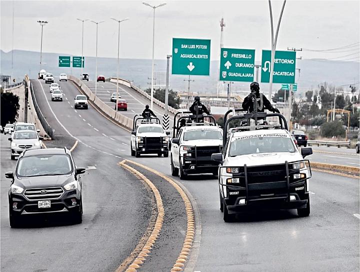 ASALTAN Y SECUESTRAN A PAISANOS EN CARRETERA FEDERAL 54