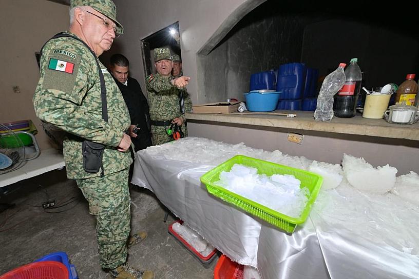 Aseguran 4,700 litros y 269 kilos de metanfetamina en Sinaloa 