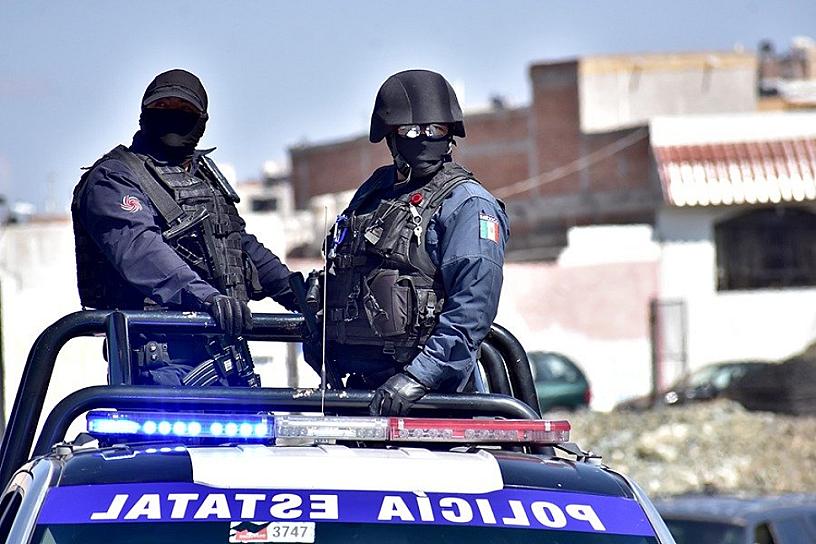 ASEGURAN ELEMENTOS POLICIALES TRES VEHÍCULOS CON REPORTE DE ROBO
