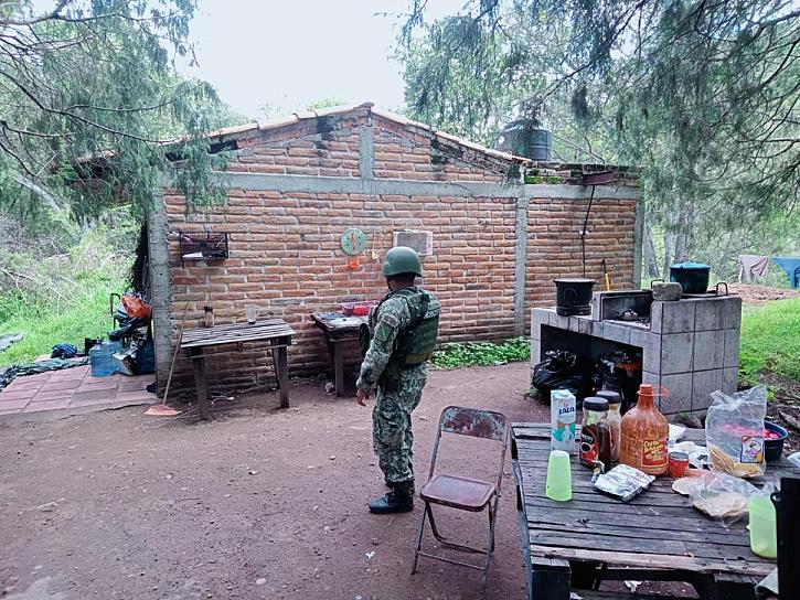 DESMANTELAN LABORATORIO CLANDESTINO DE METANFETAMINA EN JALISCO 