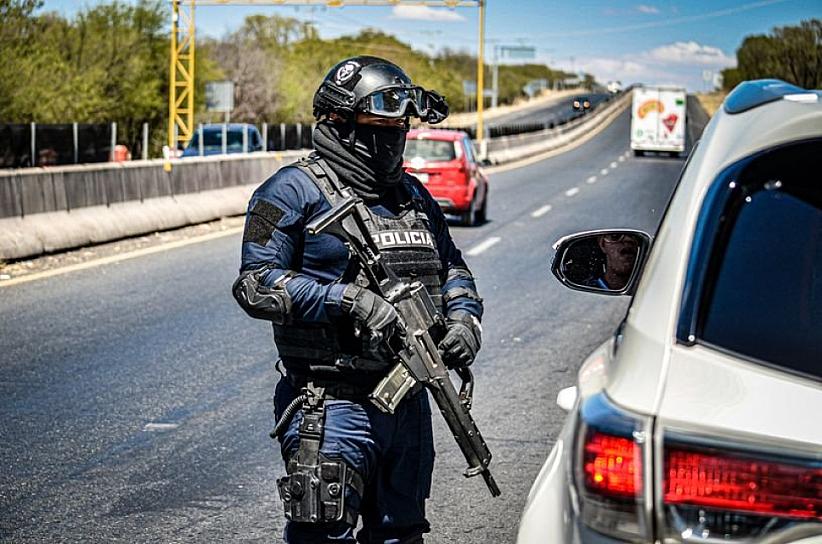 ASEGURA PEP VEHÍCULO CON REPORTE DE ROBO EN NORIA DE ÁNGELES 