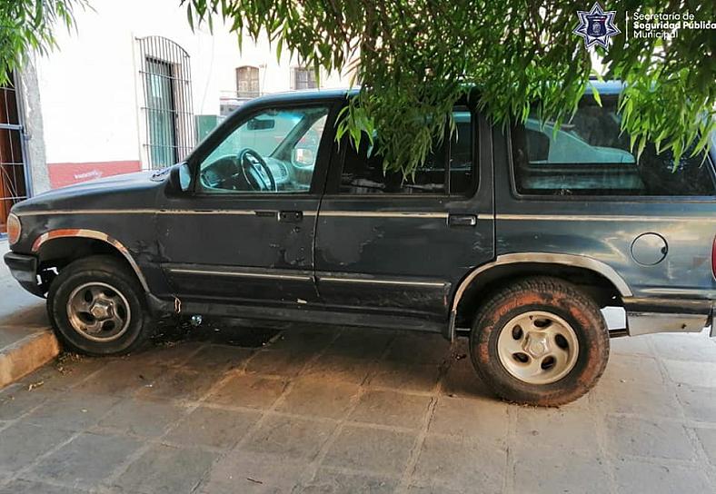 ASEGURA POLICÍA CAPITALINA CAMIONETA ABANDONADA EN PLENO CENTRO