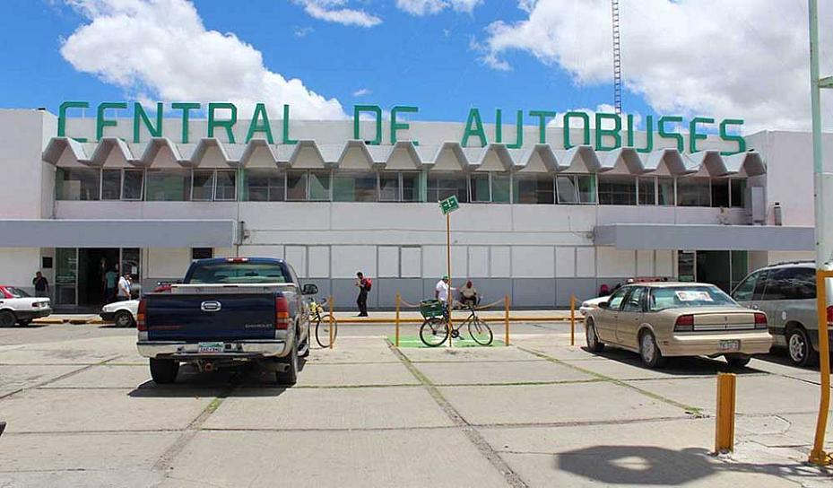 ASESINAN A DOS HOMBRES EN CAMIÓN DE PASAJEROS EN FRESNILLO 