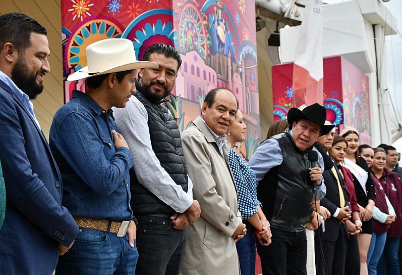 ASISTE JULIO CÉSAR CHÁVEZ A INAUGURACIÓN DE EXPOSICIONES FERIALES