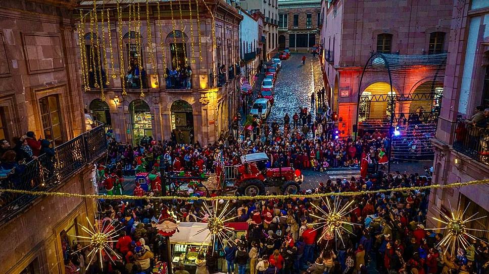 ASISTEN 60 MIL PERSONAS A PRESENCIAR EL DESFILE DE NAVIDAD “CELEBREMOS CON ALEGRÍA”