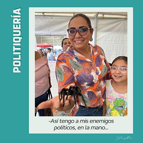 -Así tengo a mis enemigos políticos, en la mano...