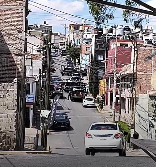 ATAQUE CONTRA POLICÍAS DESATA PERSECUCIÓN; HAY 11 DETENIDOS