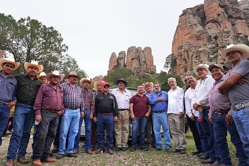 ATIENDE ADÁN AUGUSTO A TRABAJADORES DEL CAMPO Y LA MINERÍA EN SOMBRERETE 
