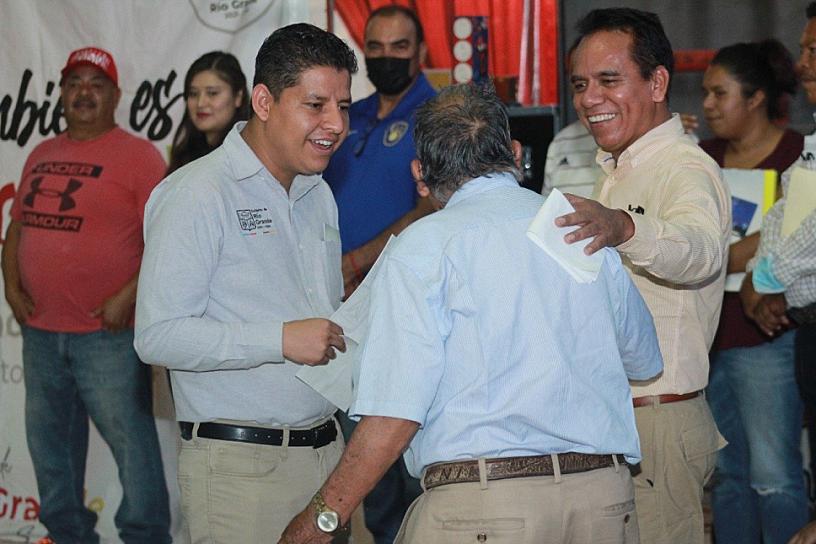 ATIENDE ALCALDE DE RÍO GRANDE NECESIDADES DE COMUNIDADES 