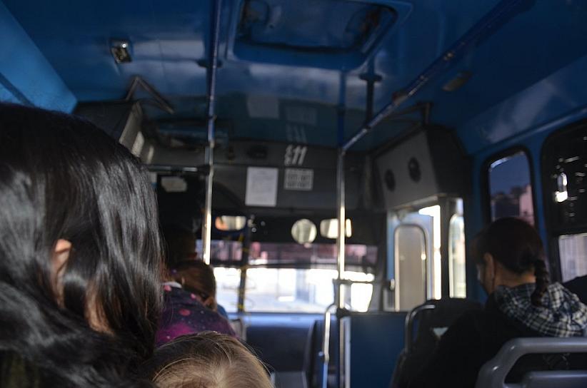 ATIENDE CHOFER DE LA 17 CON ESMERO Y EDUCACIÓN