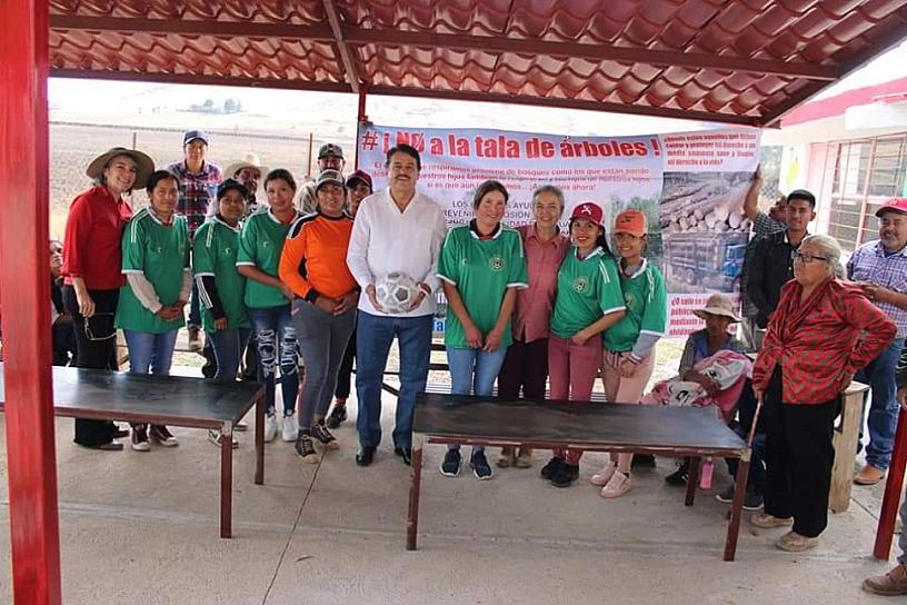 ATIENDE DIPUTADO FEDERAL A POBLADORES DE TEPECHITLÁN