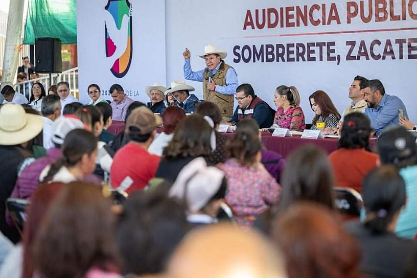 ATIENDE GOBERNADOR A SOMBRERETENSES EN AUDIENCIA PÚBLICA 