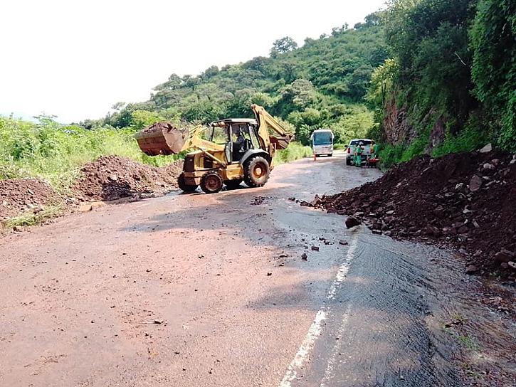 ATIENDE LA SCT DERRUMBES EN CARRETERA FEDERAL 23 