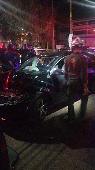 ATIENDEN A JOVEN TRAS CHOQUE FRONTAL EN LA CALLE 5 DE MAYO