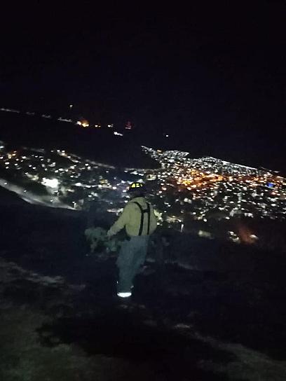 ATIENDEN BOMBEROS INCENDIO FORESTAL EN CERRO DEL GRILLO 