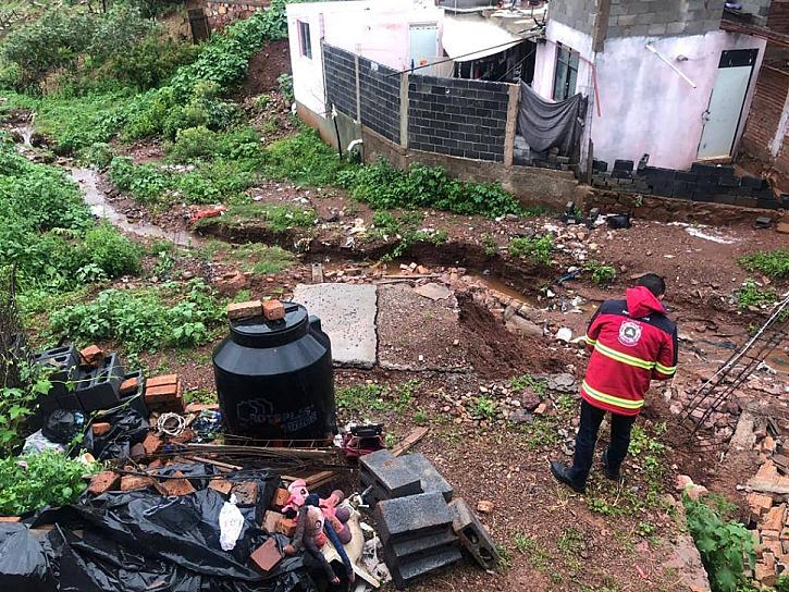 ATIENDEN DAÑOS PROVOCADOS POR TROMBA CAÍDA EN LA CAPITAL