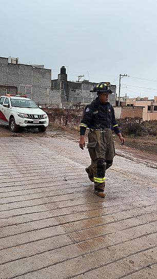 ATIENDEN ELEMENTOS DE PC INCIDENTES OCASIONADOS POR LLUVIA EN ZONA CONURBADA