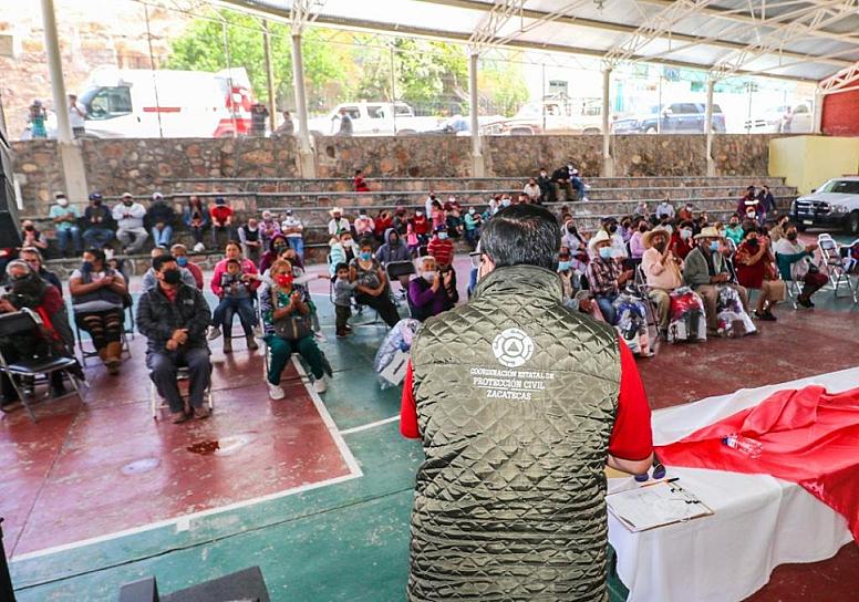 ATIENDEN SEDIF Y PROTECCIÓN CIVIL ESTATAL A DAMNIFICADOS DE GENARO CODINA 