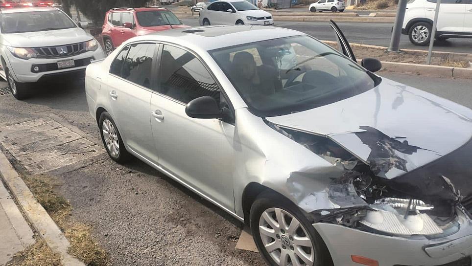 ATIENDE PC CHOQUE ENTRE DOS VEHÍCULOS; REPORTAN DAÑOS MATERIALES 