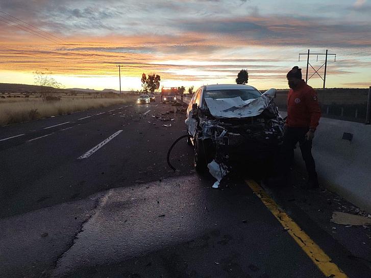 ATIENDE PC DE JEREZ APARATOSO ACCIDENTE; VACAS CRUZARON LA CARRETERA 