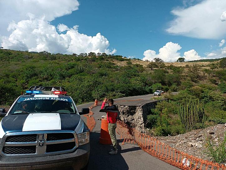 ATIENDE PC ESTATAL DESLVAVE EN CARRETERA DE MEZQUITAL DEL ORO 
