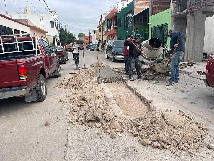 ATIENDE SIMAPAJ TEMA DE BACHEO EN LA CABECERA MUNICIPAL 