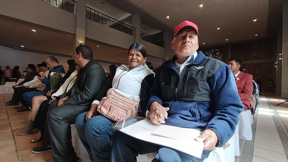 PAREJAS SELLAN SU AMOR EN MATRIMONIOS COLECTIVOS EN GUADALUPE