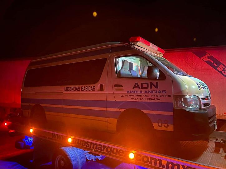 AUXILIA PC ESTATAL EN ACCIDENTE VIAL DE UNA AMBULANCIA 