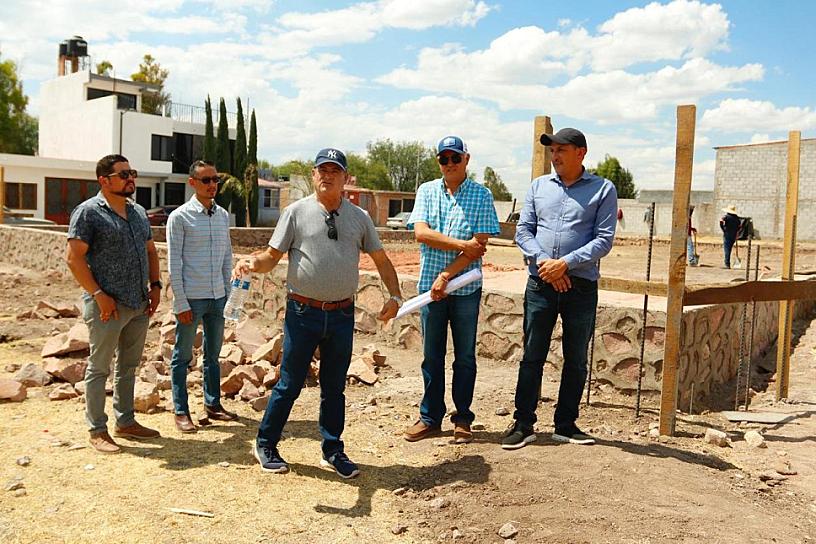 AVANZA CONSTRUCCIÓN DE ÁREA RECREATIVA EN LOMA BLANCA, JEREZ