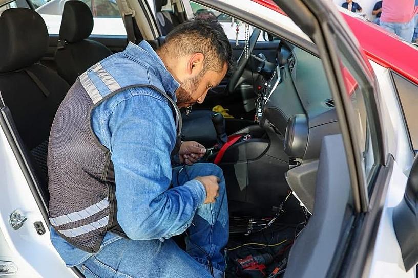AVANZA INSTALACIÓN DE VIDEOCÁMARAS Y BOTÓN DE PÁNICO EN TAXIS