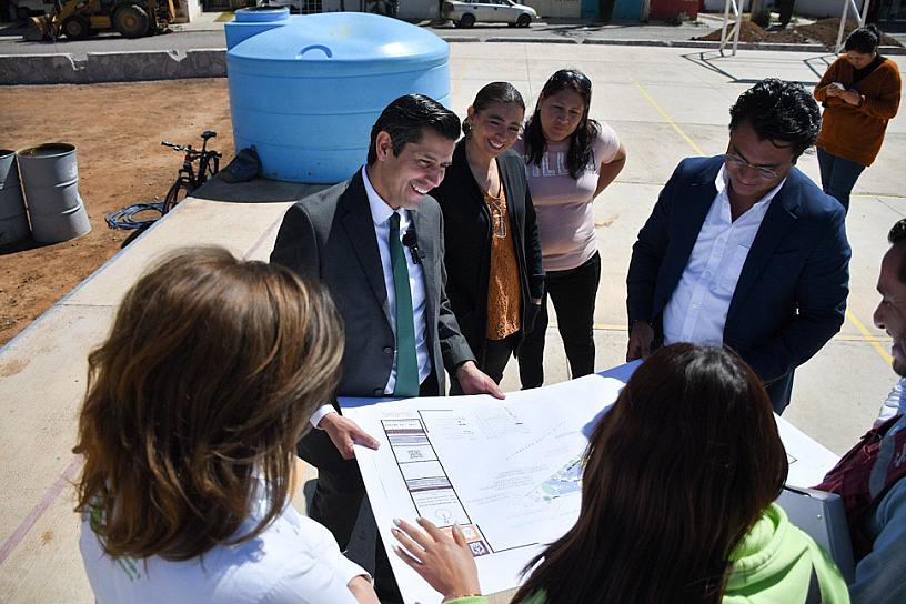 AVANZAN OBRAS EN CENTRO DEPORTIVO DE VILLA BUGAMBILIA