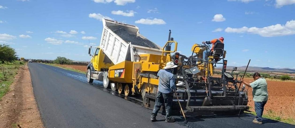 AVANZA PAVIMENTACIÓN DE LA CARRETERA EJIDO MIGUEL AUZA 