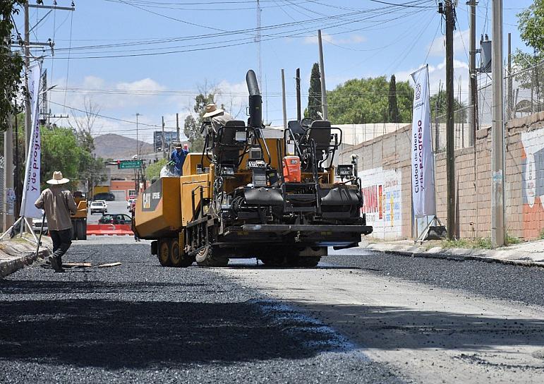 AVANZA PAVIMENTACIÓN EN LA COLONIA PARQUE INDUSTRIAL 