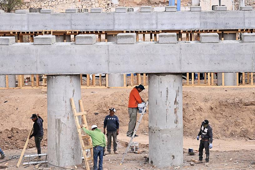 AVANZA RECONSTRUCCIÓN DE PUENTE DE RÍO GRANDE