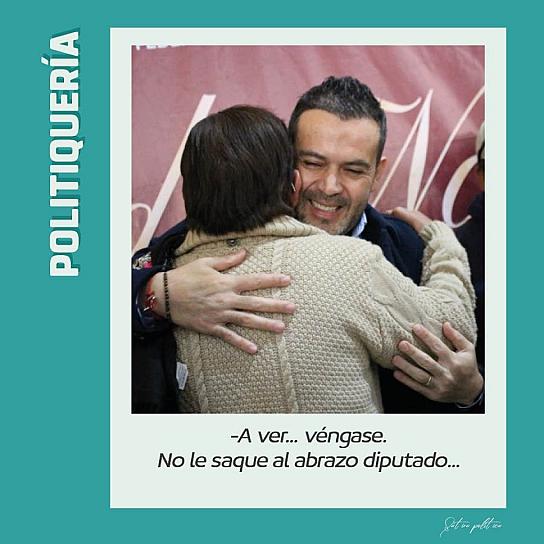 -A ver... véngase. No le saque al abrazo diputado...