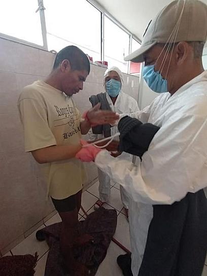  AYUDA DIF DE FRESNILLO A UN HOMBRE EN SITUACIÓN DE CALLE Y LE CAMBIA EL LOOK