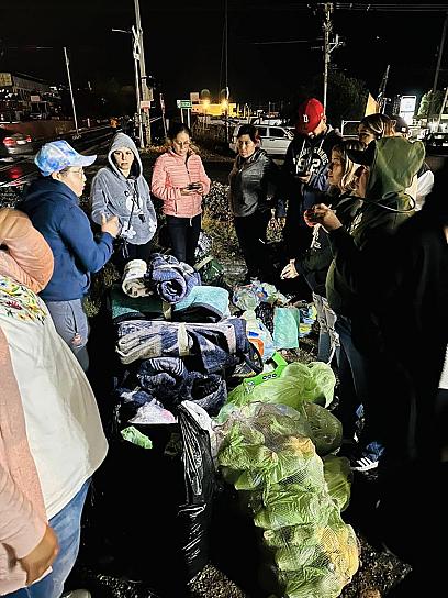 AYUDAN ZACATECANOS A MIGRANTES QUE VIAJAN EN EL TREN 