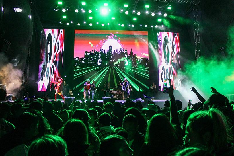 BAILAN GUADALUPENSES AL RITMO DE SONIDO PIRATA 