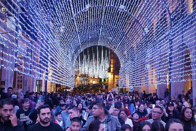 BAJAN LAS ESTRELLAS DEL CIELO, PARA FUSIONARSE EN EL FESTIVAL DE LAS LUCES