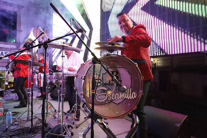 BANDA LOS ESCAMILLA PONE A BAILAR A JEREZANOS