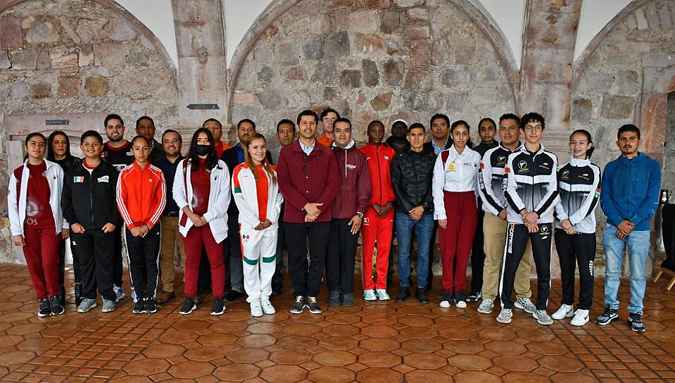 BECAN A MEDALLISTAS DEPORTIVOS 