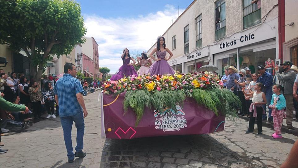 BELLEZA, ALEGRÍA Y COLORIDO EN EL DESFILE DE LA FERIA DE PRIMAVERA JEREZ 2022 