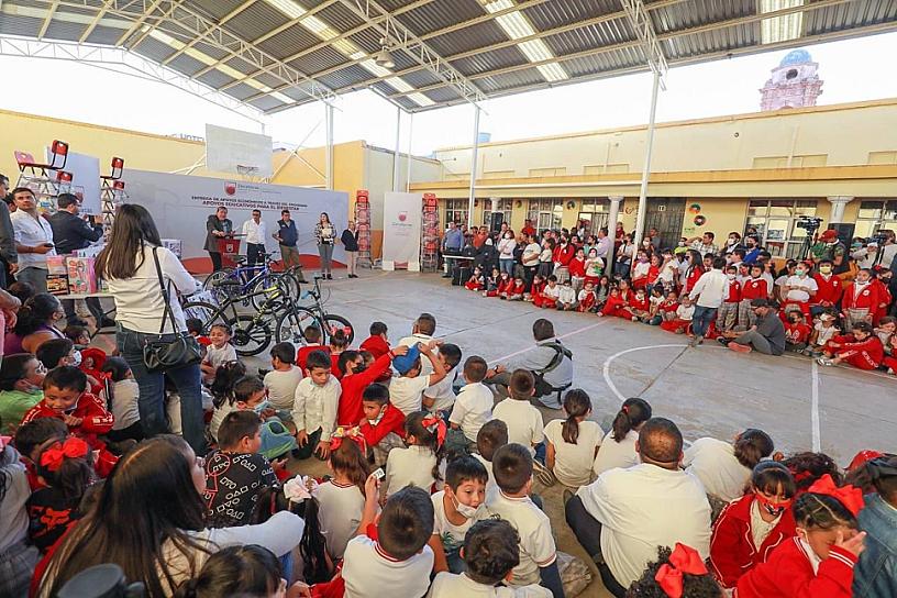 BENEFICIA DAVID MONREAL A NIÑOS FRESNILLENSES CON APOYOS EDUCATIVOS