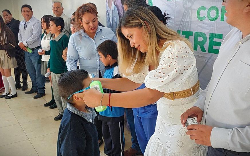 BENEFICIA DIF LUIS MOYA A ESTUDIANTES; ENTREGAN 300 LENTES 