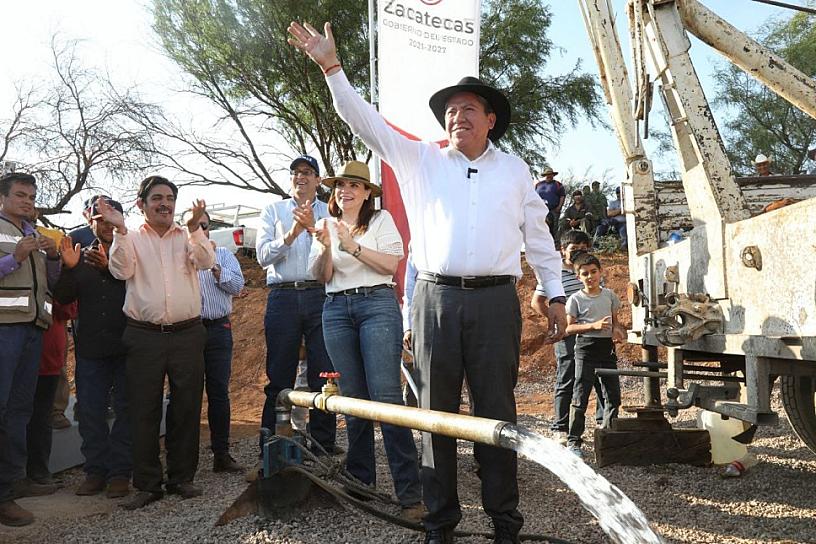 BENEFICIA GOBERNADOR A LA POBLACIÓN DE VETAGRANDE CON NUEVO POZO DE AGUA 