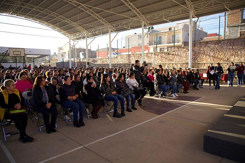 Beneficia Gobierno del Estado a capitalinos con 300 becas de autoempleo 