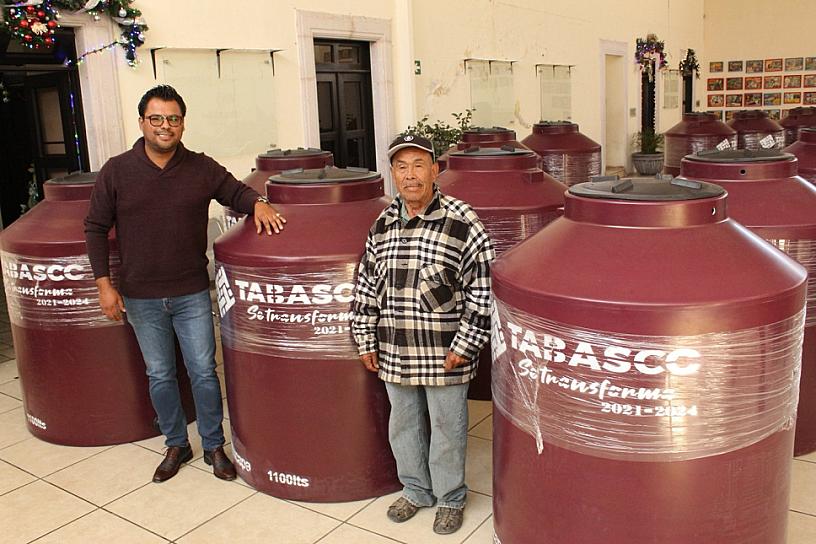 BENEFICIAN A 100 TABASQUENSES CON TINACOS