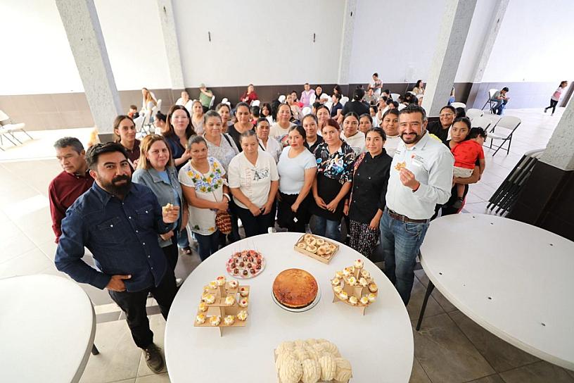 BENEFICIAN A 70 MUJERES CON BECAS