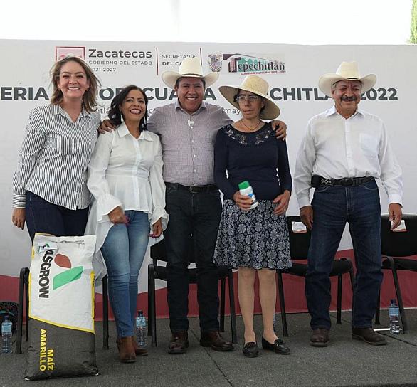 BENEFICIAN A GANADEROS Y CAMPESINOS DE TEPECHITLÁN EN EXPO AGROPECUARIA